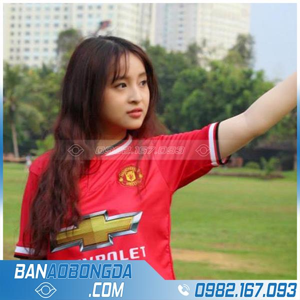 Áo bóng đá nữ màu đỏ