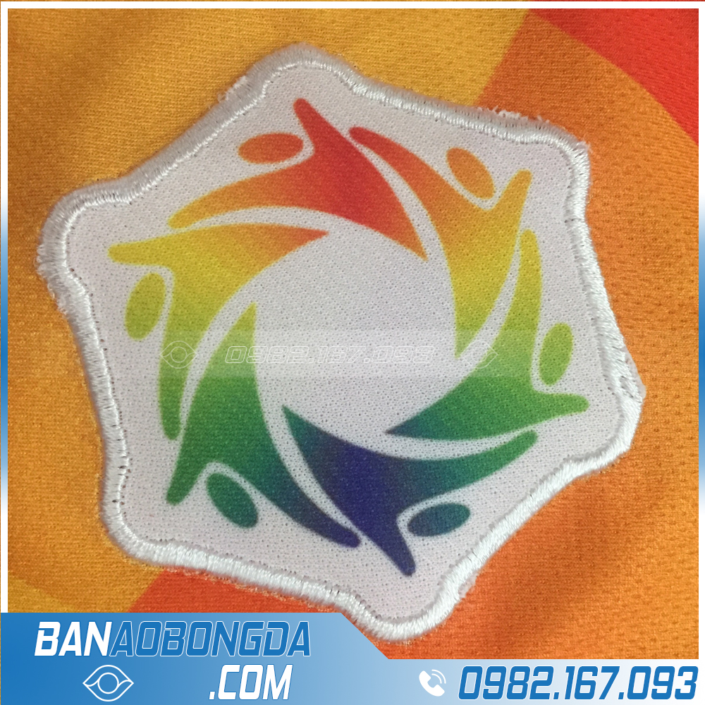 Thêu logo lên áo bóng đá đẹp