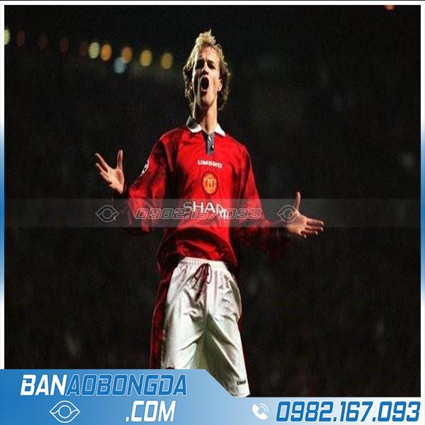 Áo bóng đá câu lạc bộ MU giai đoạn 1996 - 1998