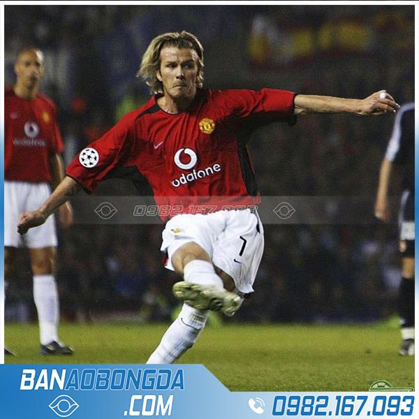 Áo đá bóng MU 2002 - 2004