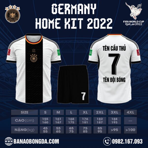 Mẫu Áo Đội Tuyển Đức Sân Nhà World Cup 2022 Đẹp được thiết kế được lấy màu trắng làm gam màu chủ đạo cùng với điểm nhấn bằng màu đen. Một chiếc cổ áo tròn ấn tượng cùng khối hình trụ giữa trung tâm và họa tiết các vệt màu nhỏ ẩn hiện mờ ảo phủ khắp bề mặt áo.